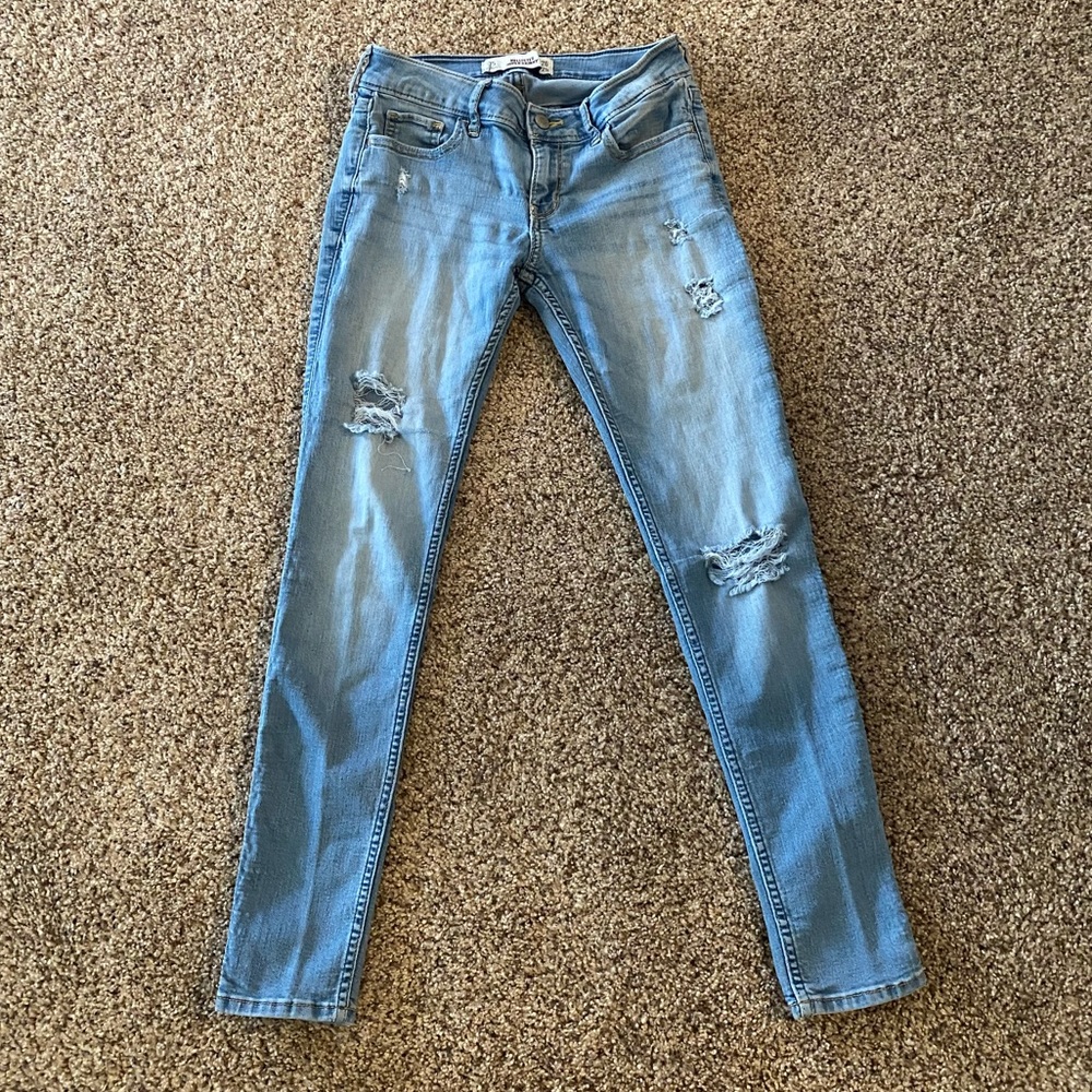 Hollister Women’s Low Rise Ripped Skinny Jeans - Picture 2 of 7